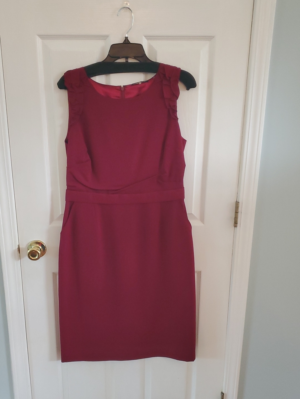 Elie Tahari Sleeveless Wine Silk Sheath Dress
